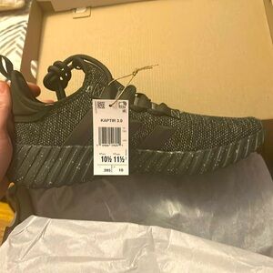 Men’s Adidas running shoes NEW size 10.5